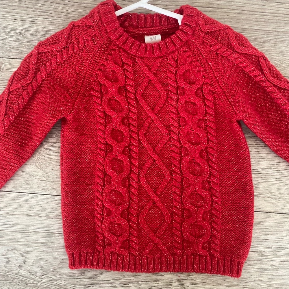H&M sweater perfect for the holidays awesome condition